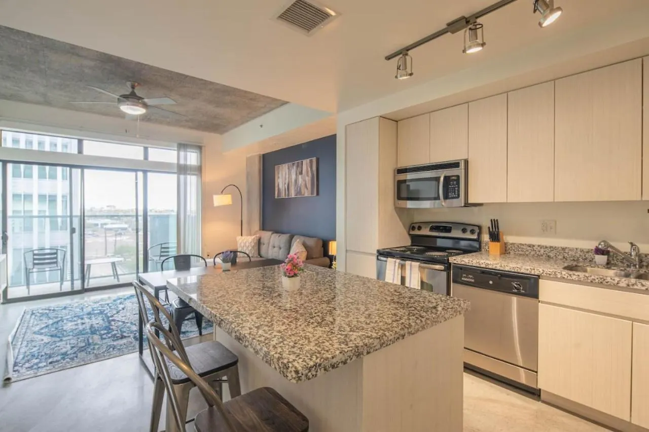 Lovely 1Bd - Central Downtown - Gym, Pool, Parking Phoenix Apartment
