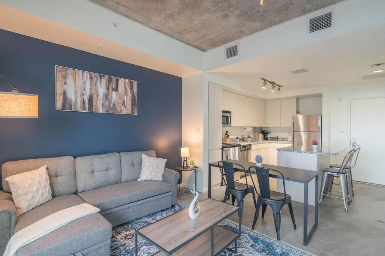 Lovely 1Bd - Central Downtown - Gym, Pool, Parking Phoenix Apartment