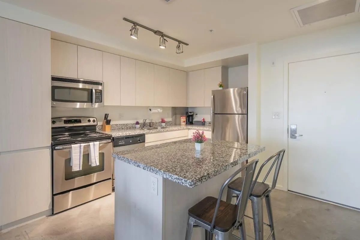 Lovely 1Bd - Central Downtown - Gym, Pool, Parking Phoenix Apartment