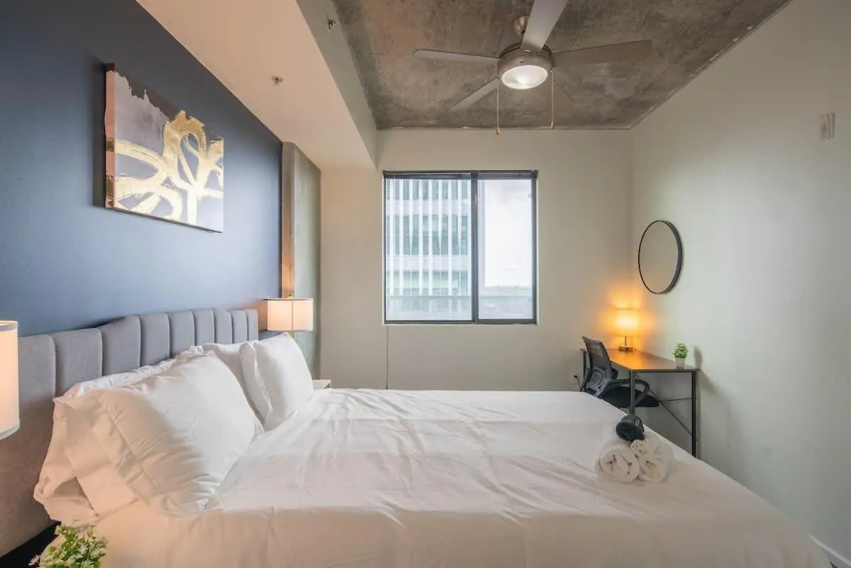 Lovely 1Bd - Central Downtown - Gym, Pool, Parking Phoenix 0*,  United States